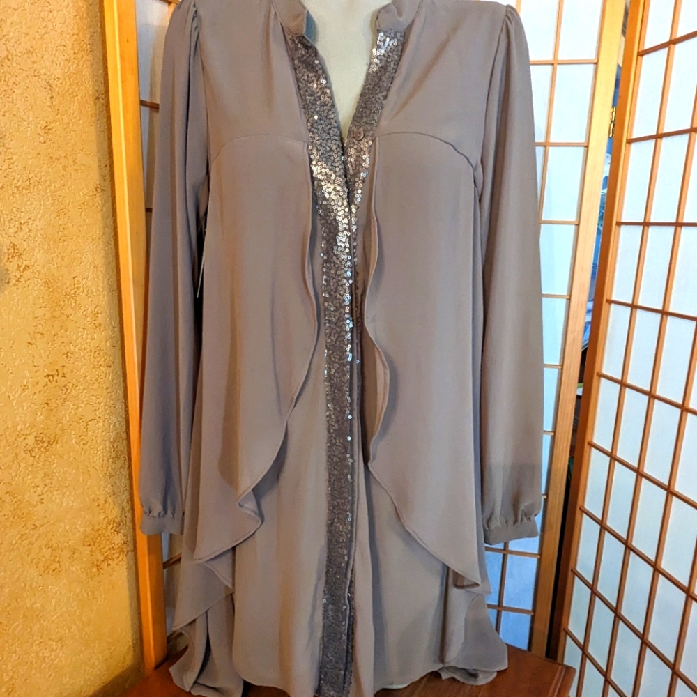 Double Zero 🆕 with tags, sequined tunic top, size LG
